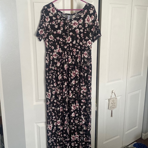 Dresses Nwt Black With Pink And Whit Floral Pattern Maxi Dress With